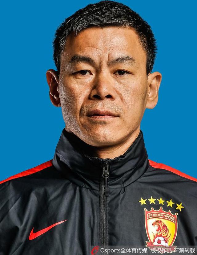 时隔20多年，曾经的;臭屁文郝劭文晋升为文武双全的小文师兄，率新笑林小子全新回归，两代笑林小子同框大放笑弹